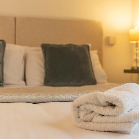 **Sunny And Bright, Thatchers Rock One Bed Beach Front Apartment*** Торки Екстериор снимка