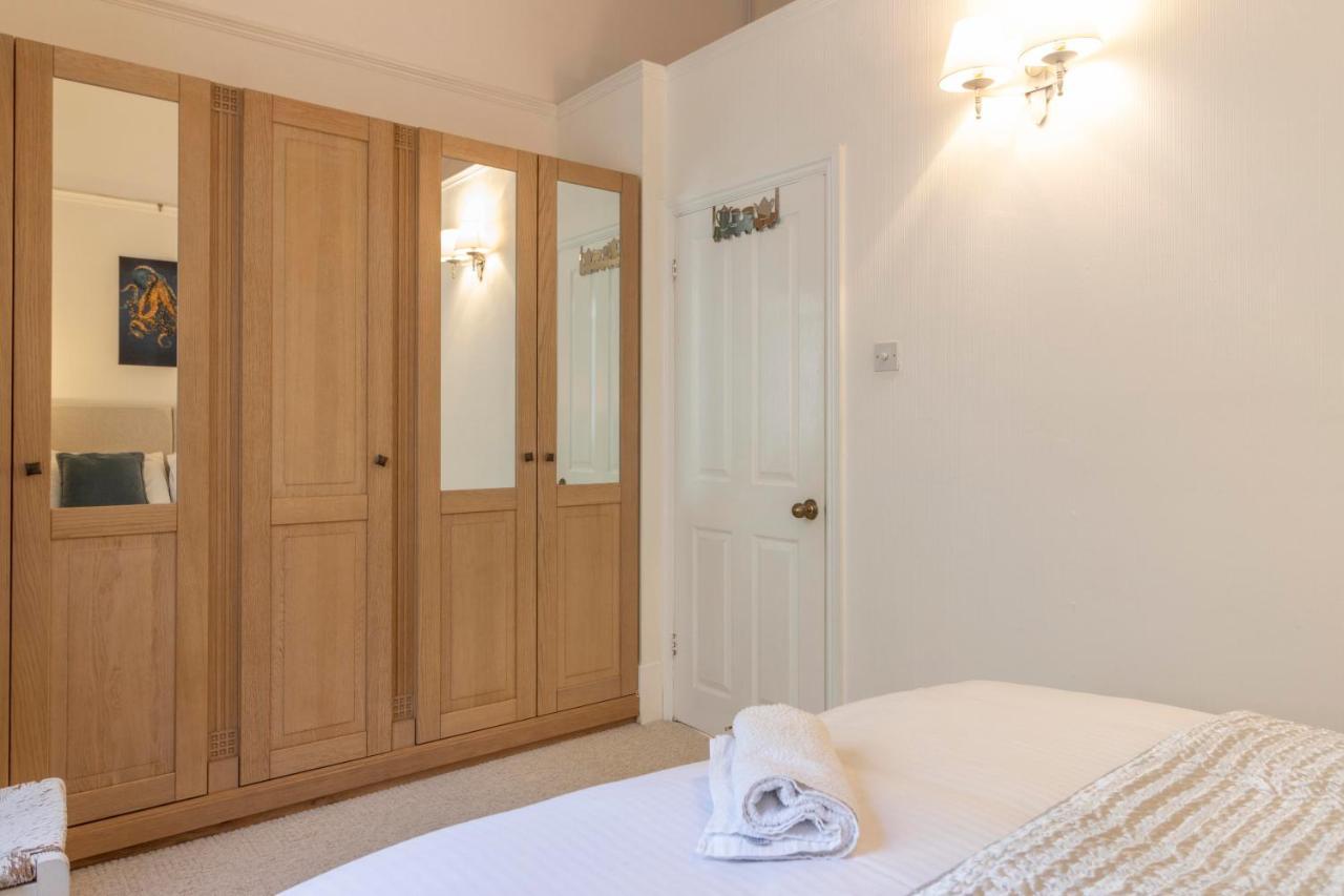 **Sunny And Bright, Thatchers Rock One Bed Beach Front Apartment*** Торки Екстериор снимка