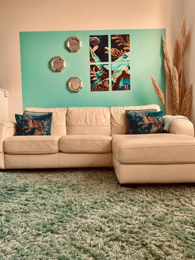 **Sunny And Bright, Thatchers Rock One Bed Beach Front Apartment*** Торки Екстериор снимка