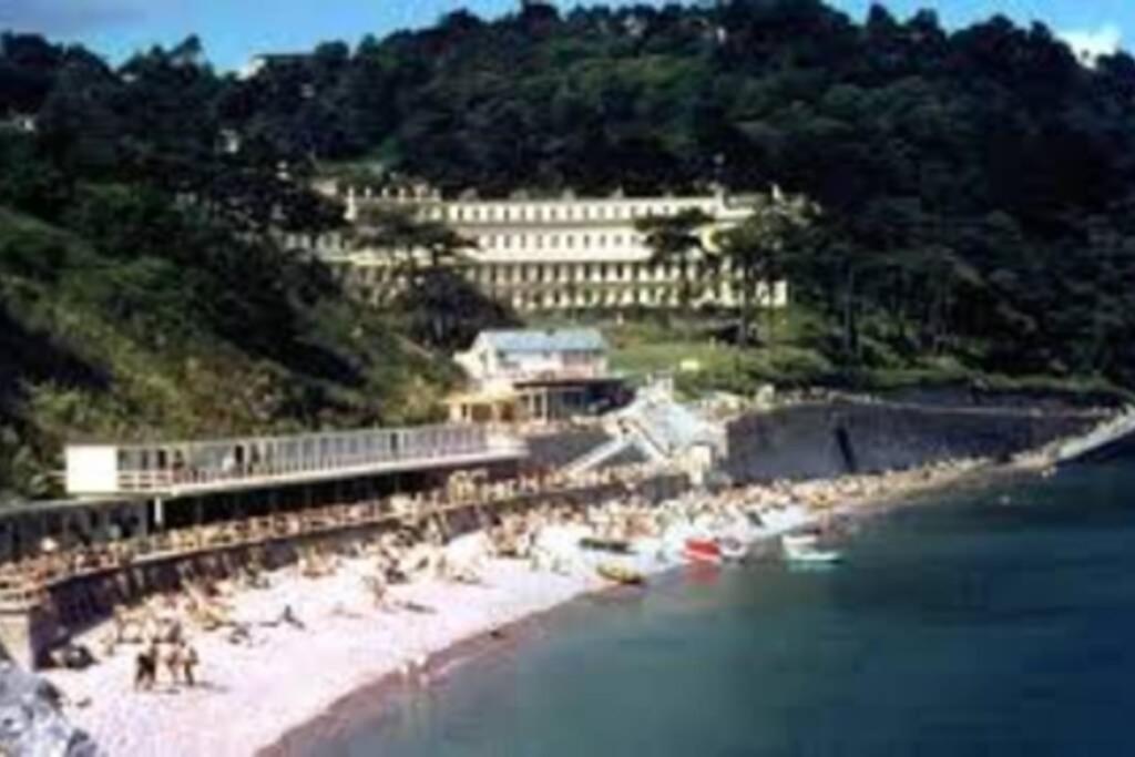 **Sunny And Bright, Thatchers Rock One Bed Beach Front Apartment*** Торки Екстериор снимка