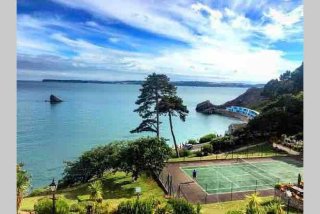 **Sunny And Bright, Thatchers Rock One Bed Beach Front Apartment*** Торки Екстериор снимка