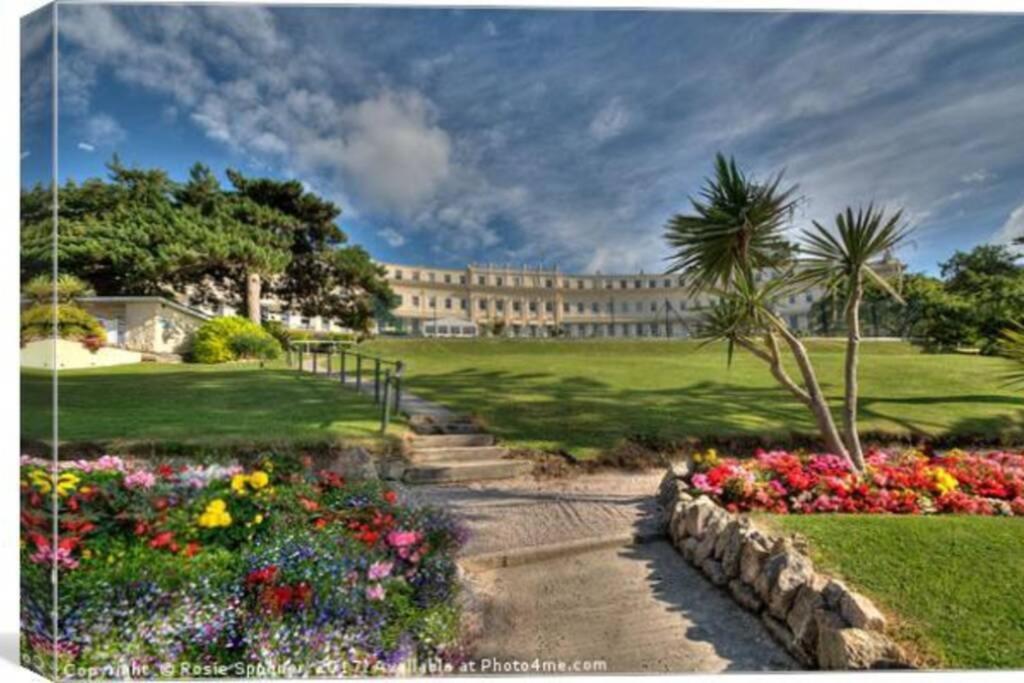 **Sunny And Bright, Thatchers Rock One Bed Beach Front Apartment*** Торки Екстериор снимка