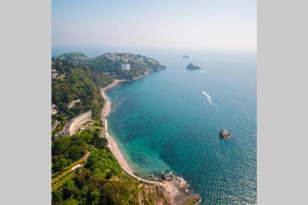 **Sunny And Bright, Thatchers Rock One Bed Beach Front Apartment*** Торки Екстериор снимка