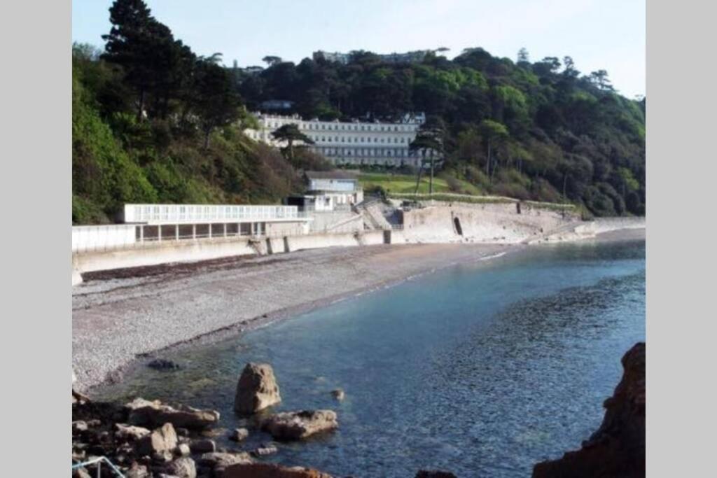 **Sunny And Bright, Thatchers Rock One Bed Beach Front Apartment*** Торки Екстериор снимка